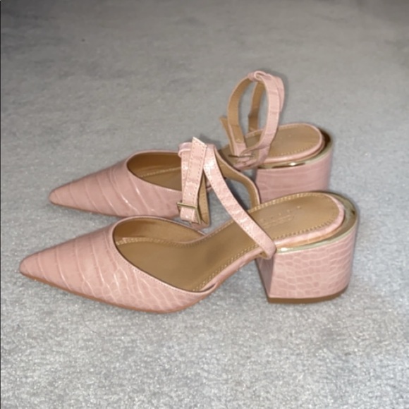 Pink leather block heel sandals with ankle straps - Picture 2 of 3